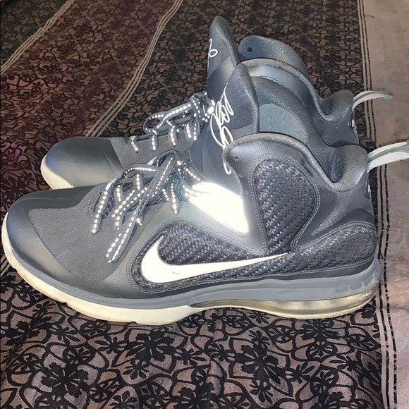 Lebron 9 - Picture 2 of 7